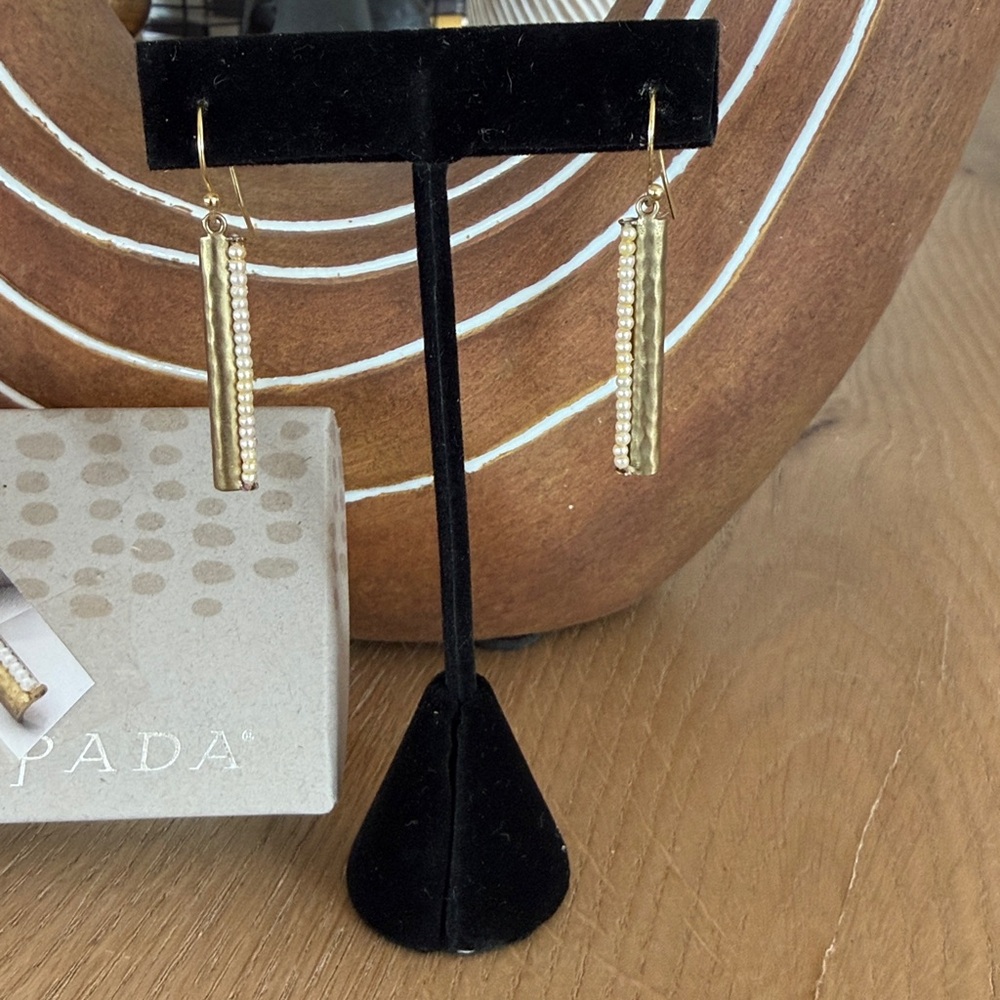 Silpada KR Pearl & Brass Earrings - Picture 2 of 7